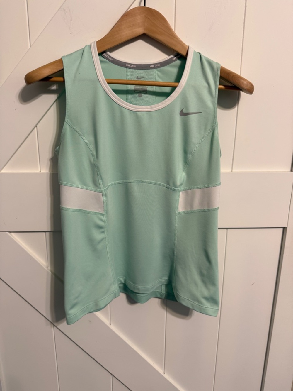 Nike Mint Green Dri-FIT Tennis Top with white Trim Women’s Medium